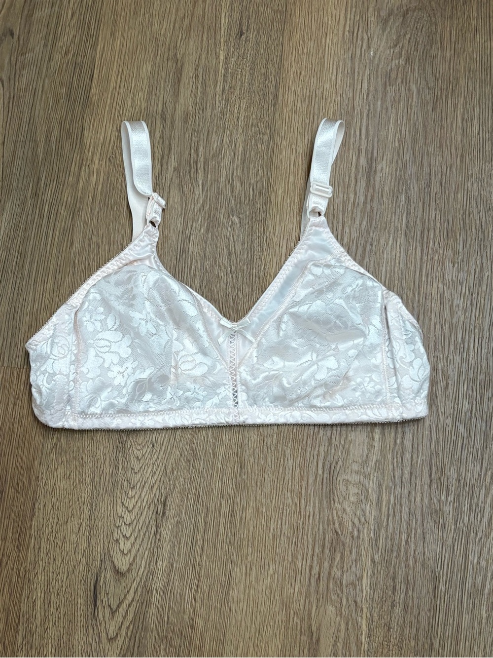 Bali Floral Lace Wireless Bra in Ivory